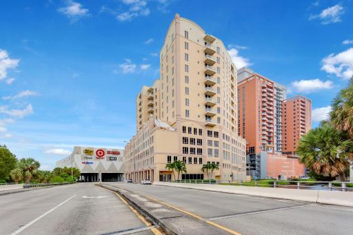 Dadeland Towers by Miami Vacations - Housity