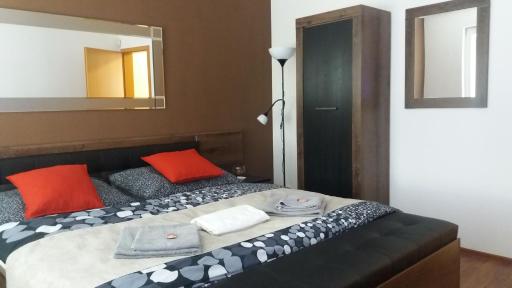Metropole De Luxe Suite - Housity