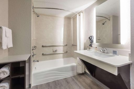 Wingate by Wyndham Dallas Love Field - Housity