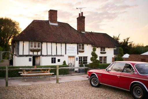 The Three Chimneys Country Pub - Housity