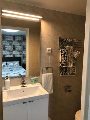 Cozy modern apartment near the sea in city center - Housity