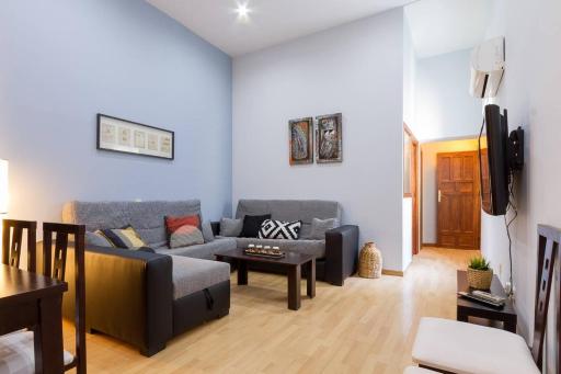 Cozy Apartment in Plaza Mayor Square by Batuecas - Hizvo