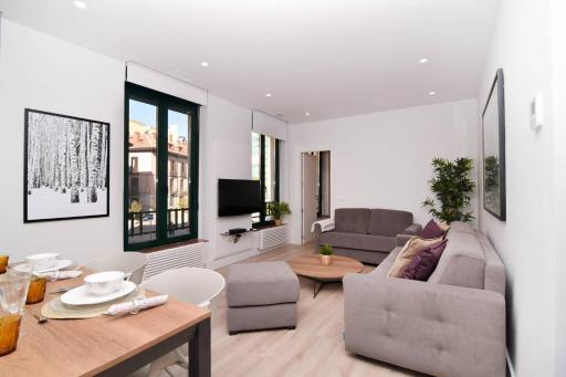 Five Windows to La Latina by Batuecas - Housity