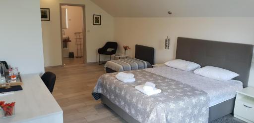 KE-TO Zagreb Airport Rooms - Housity