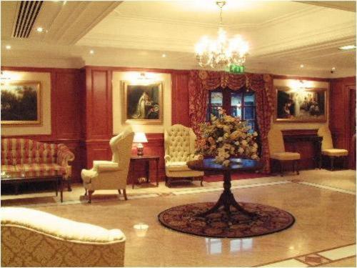 Barn Hotel London Ruislip - Housity