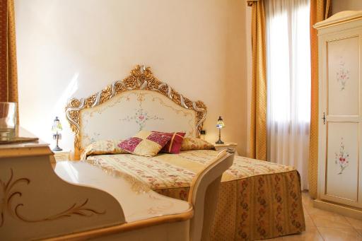 Angeles Inn - Housity