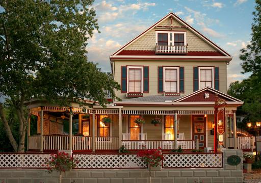 Cedar House Inn - Housity
