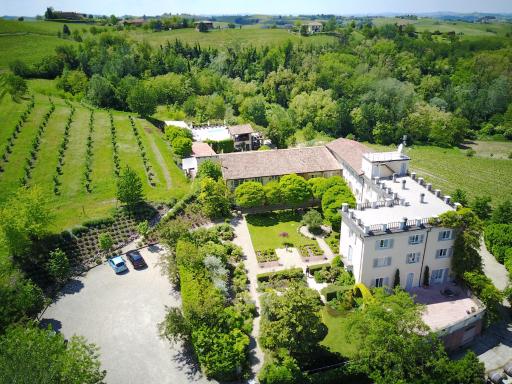 La Villa Hotel - Housity