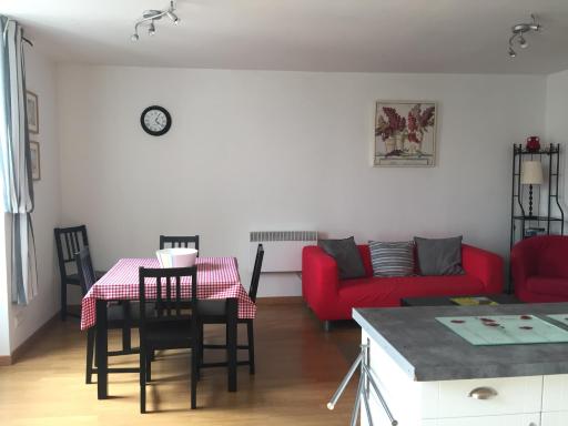 Les Vieilles Ombres - Housity