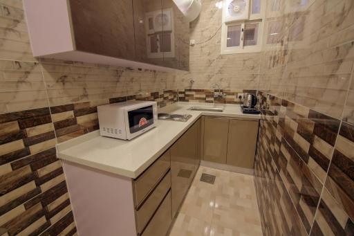 Golden Night Hotel - Housity
