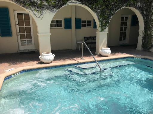 Courtyard Villa Hotel - Housity