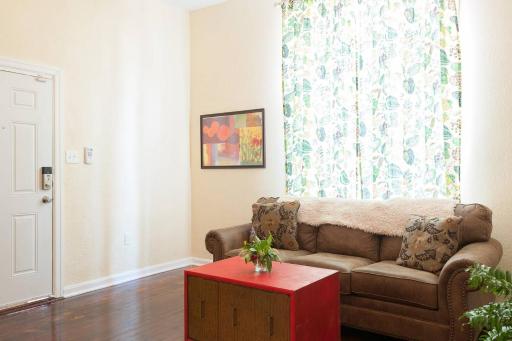Sweet Home in Cherokee Arts District - Housity