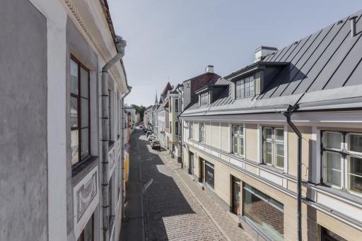 Modern Old Town apartment with sunny balcony - Housity