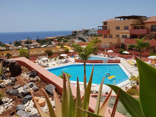 Terrazas del Duque 2, terrace, sea view, only 300 m to beach, heated pool, air conditioning, wifi internet, dishwasher, washing machine - Housity