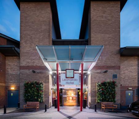 Leonardo London Heathrow Airport - Housity