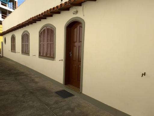 Casa na orla da Praia do Forte - Housity