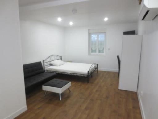 Appartements et studios meublés au centre ville d'Ouzouer Sur Loire - Housity