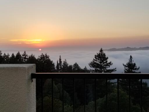 Cliff House in Vineyards - Housity