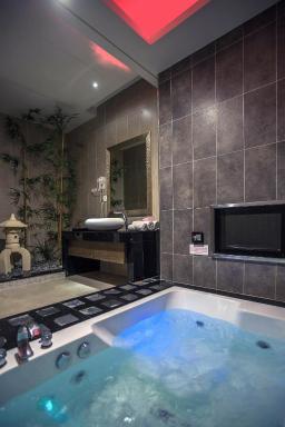 One + One Motel - Housity