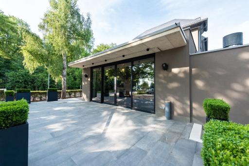 Airfield - Airport - Housity