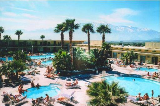 Desert Hot Springs Spa Hotel - Housity