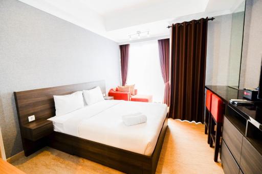 Luxurious Studio Room At Menteng Park Apartment by Travelio - Housity