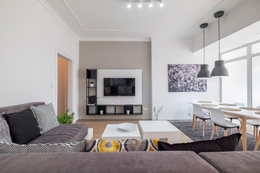 blueWaveplace - Stylish 2 BR Home in Center of Sofia - Housity