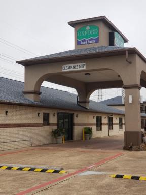 Oxford Inn and Suites Nasa - Housity