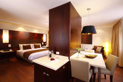 Hotel Reina Isabel - Housity
