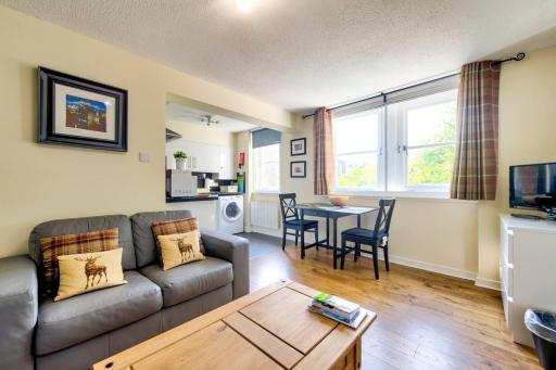 Stunning Studio Apartment Castle View - Housity