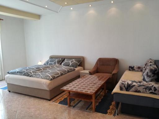 Prenociste Orhideja - Housity