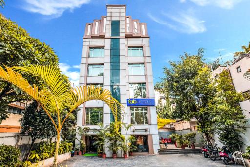 Rapid Lakme Executive Hotel - Housity