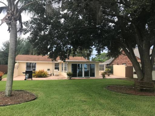 1711 Manatee Drive (Beautiful Lake House) - Housity