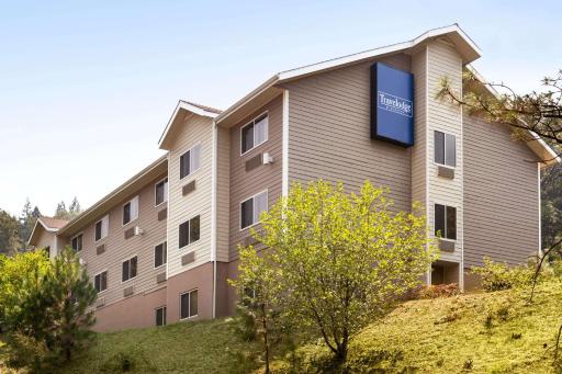 Travelodge by Wyndham Dunsmuir - Housity