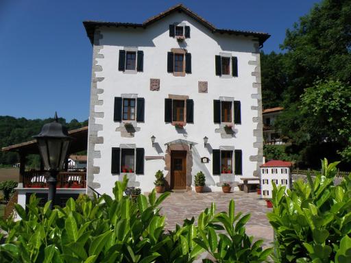 Hotel Rural Irigoienea - Housity