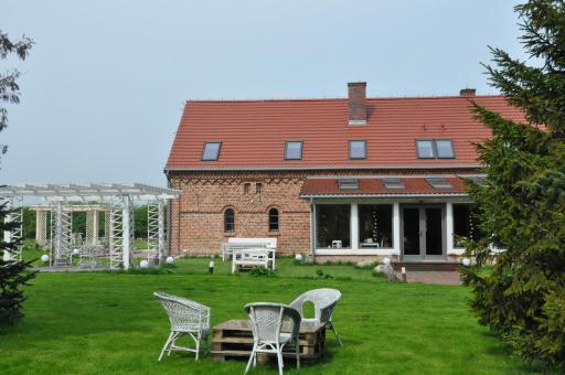 Zespół Dworsko-Parkowy - Housity