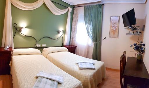 Hostal De La Torre Hostal Economico - Housity