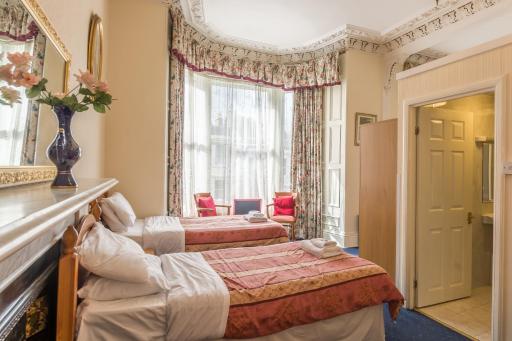 Menzies Guest House - Housity