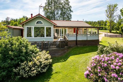Luxury Villa by lake welcome you - Housity