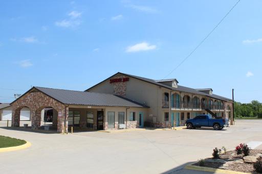 Sanger Inn - Housity