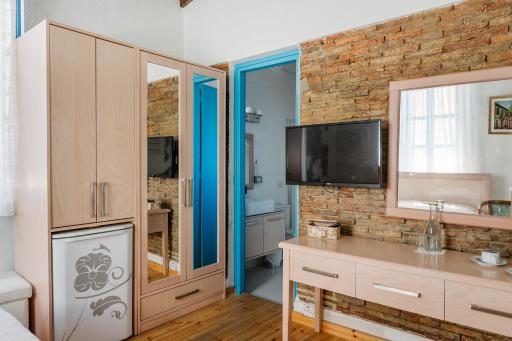 Cypriot Swallow Boutique Hotel - Housity