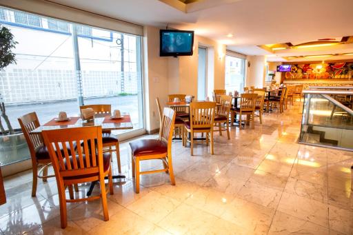 Hotel Plaza Calzada - Housity
