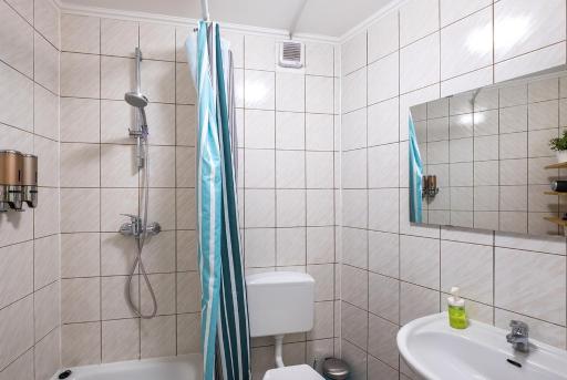 Garden Apartment - Housity