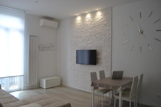 Diamond House - Housity