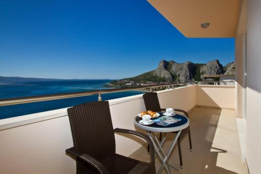 Villa Omis Michy - family house for big and small groups - Housity