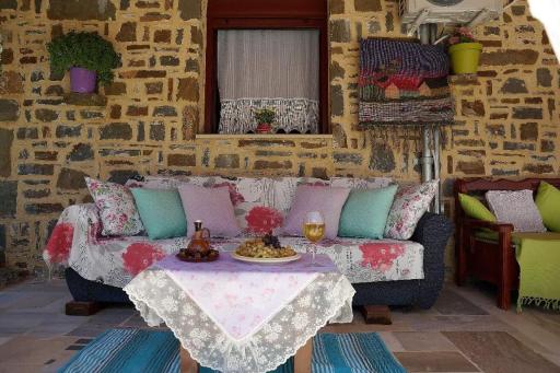 Stavies Traditional Stone House - Housity