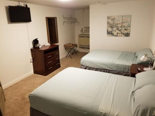 LAKE LAND INN - Housity