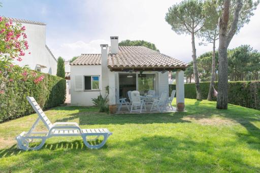 3 bedroom house in Platja de Pals w/ garden and shared pool (H35) - Housity