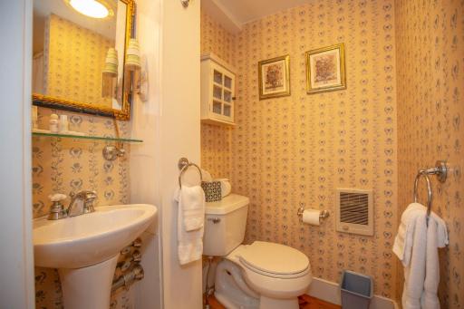 Clark Currier Inn - Housity