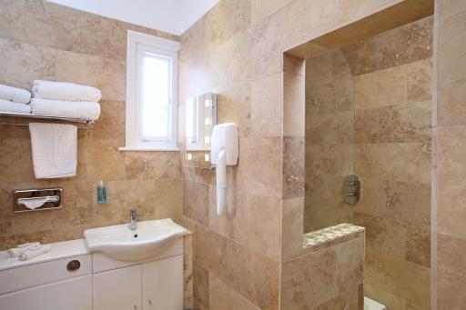 Pier Hotel - Housity